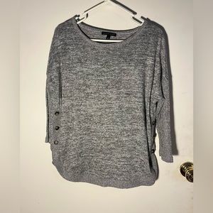 Signature studio Women’s gray pullover sweater